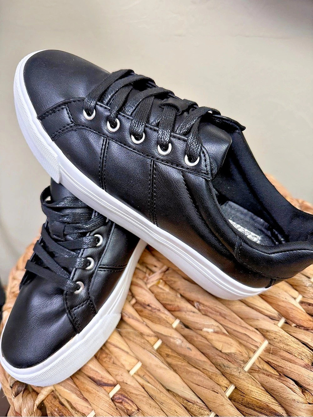 Dolce Vita DV Black Sneakers New Ladies Size 7.5